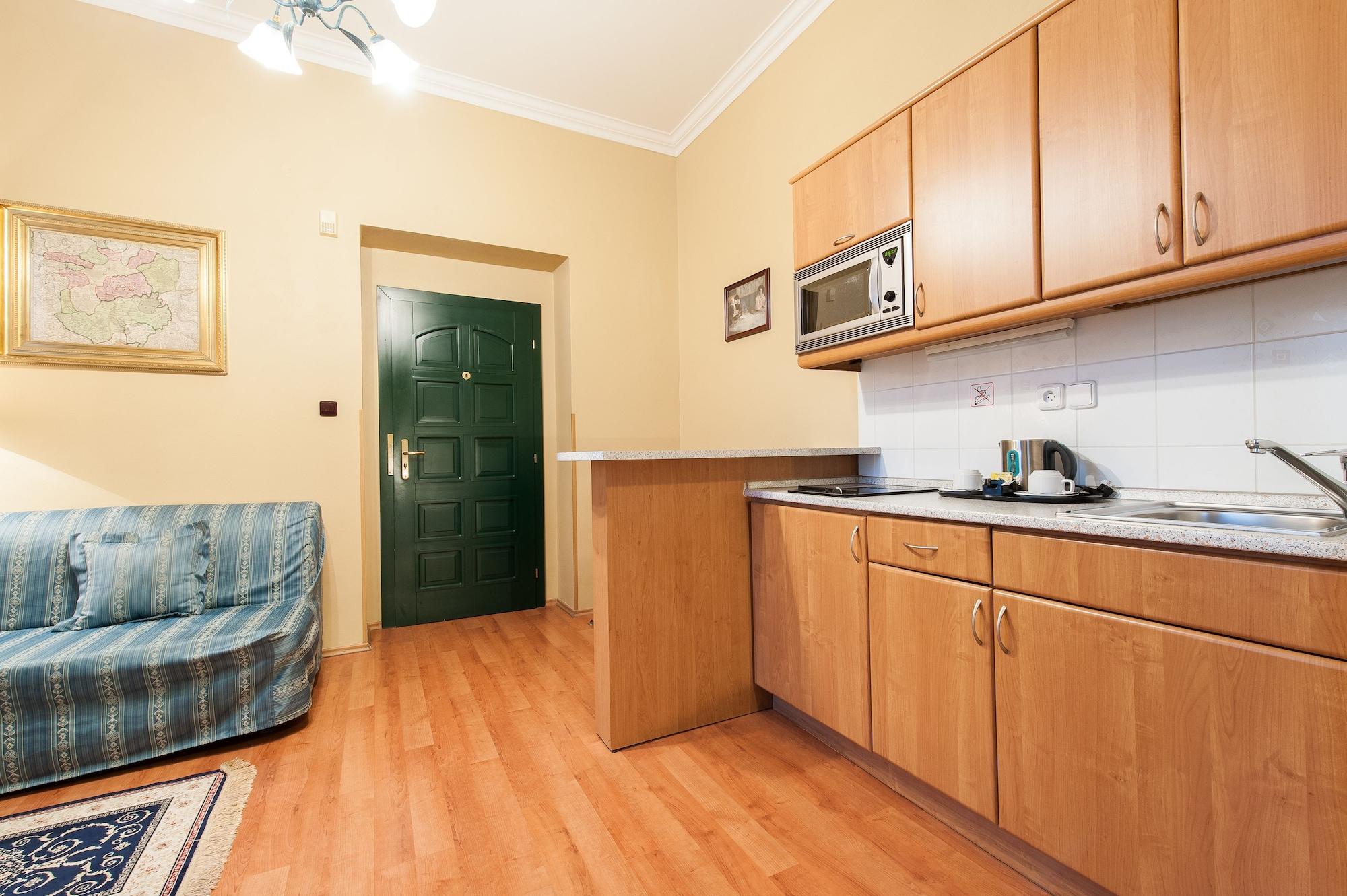 Bohemia Plaza Hotel 4*